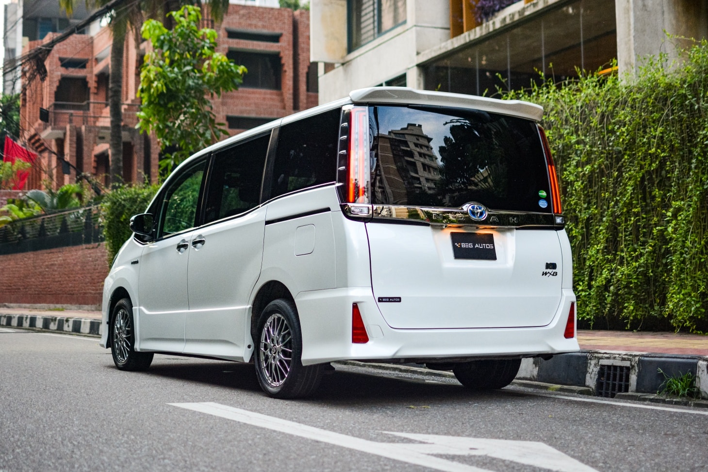 toyota NOAH WXB 2018(04)