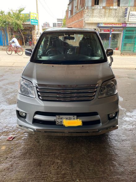 toyota X Noah 2006 (02)